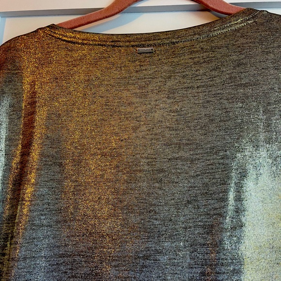 NWT White House Black Market Gold Top - Picture 4 of 5